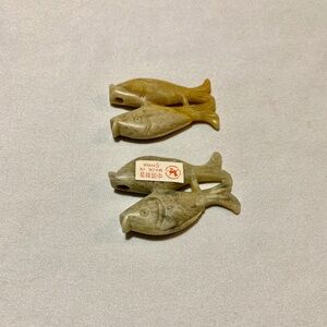 LOT OF TWO (2) UNBRANDED PENDANTS / CHARMS OF TWO CARVED STONE FISH TOGETHER